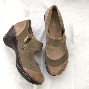 Olive and Tan Suede Jambu Mary Jane Clogs size 8.5